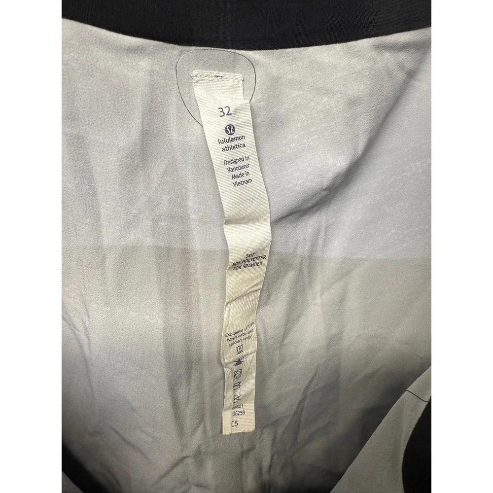 Lululemon‎ Athletica Board Shorts Swim Trunks Size 32 multicolor missing string
